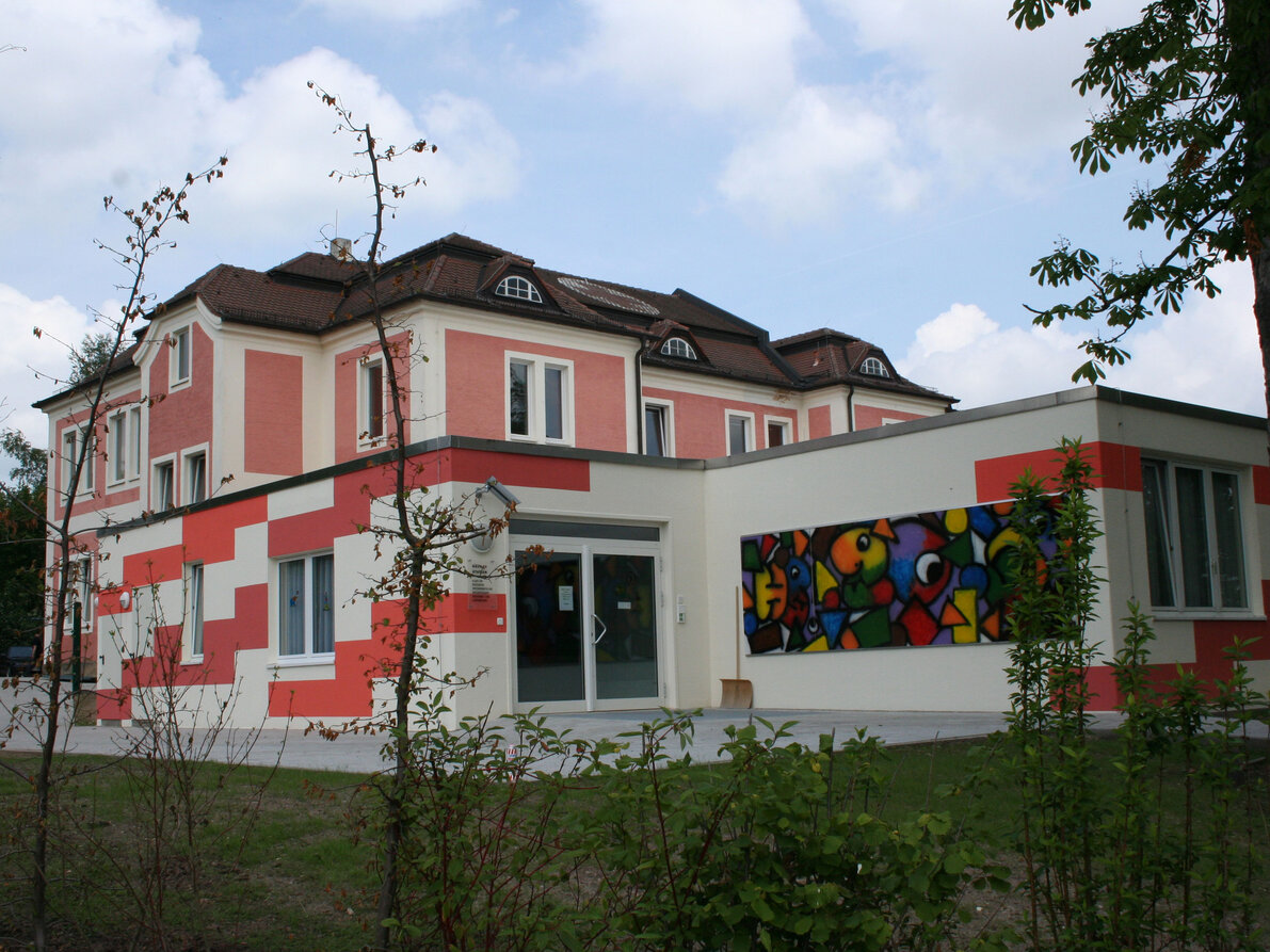 Außenansicht der alten Kinder- und Jugendpsychiatrie Ansbach