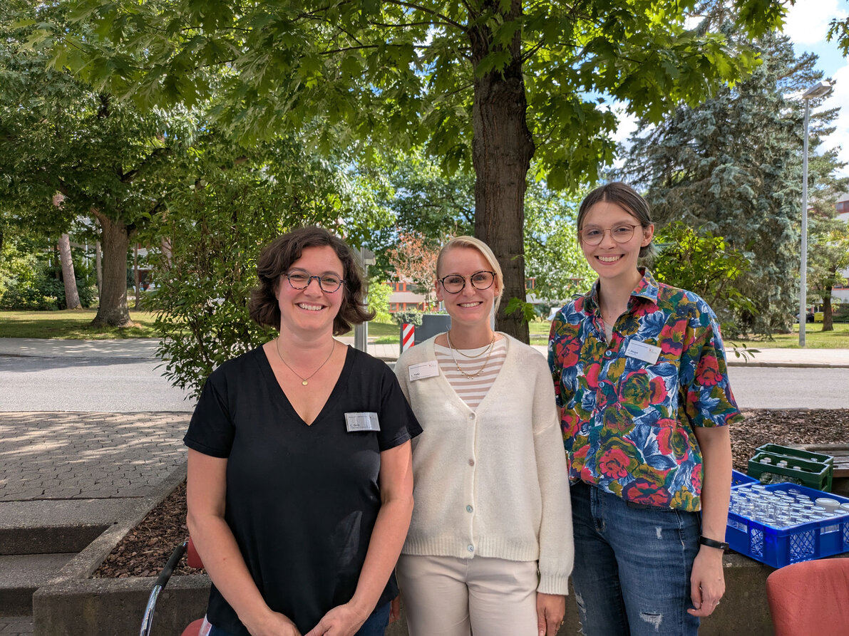 Mitarbeitende bei den Stunden der offenen Tür Erlangen