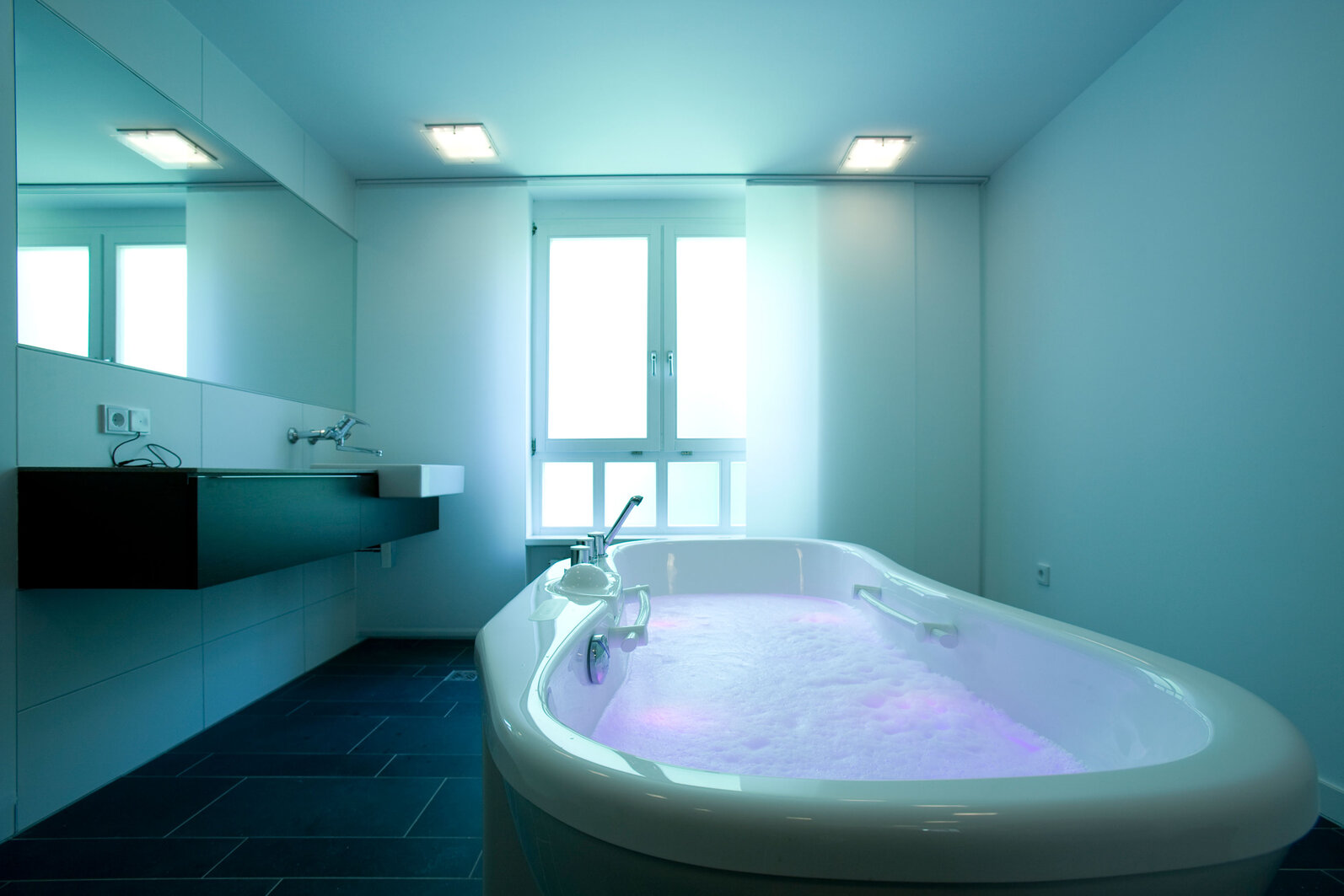 Modernes Patientenbad auf der Privatstation der Frankenalb-Klinik Engelthal