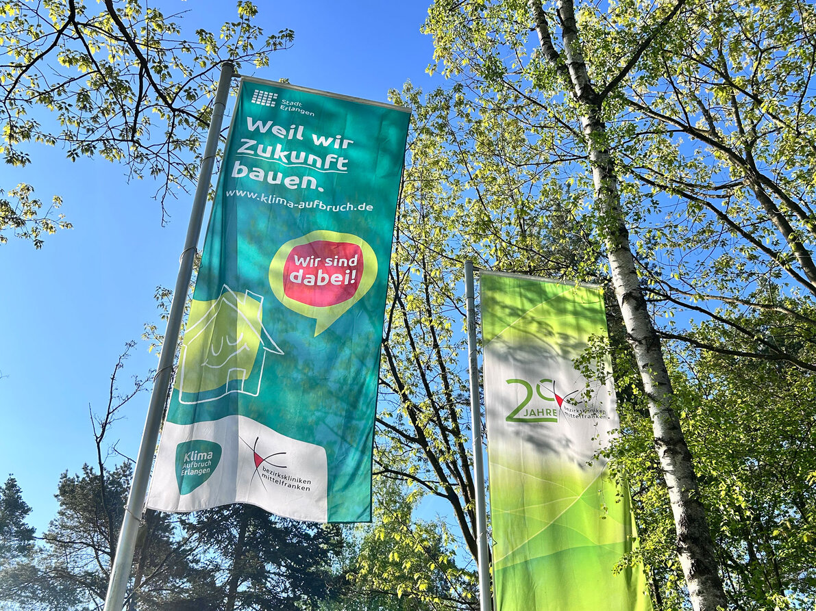 Fahnen Klima Aufbruch Erlangen - Wir sind dabei wehen im Wind