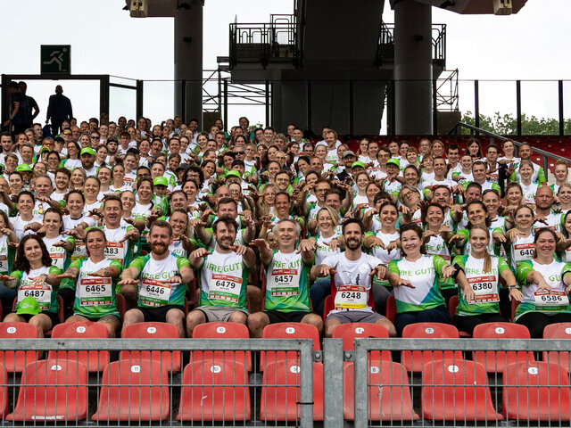 Gruppenbild aller B2Run Läufer 2025 im Station Nürnberg