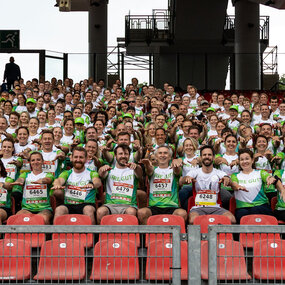 Gruppenbild aller B2Run Läufer 2025 im Station Nürnberg