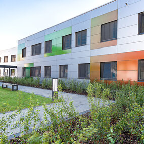 Außenansicht der Klinik für Kinder- und Jugendpsychiatrie Ansbach