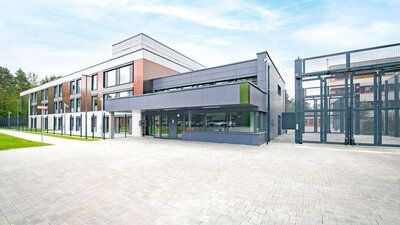 Außenansicht der Klinik für Forensische Psychiatrie Erlangen